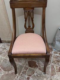 Sedie neoclassiche con schienale a lira.