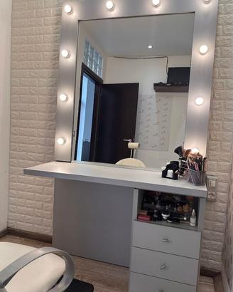 Postazione make up professionale trucco