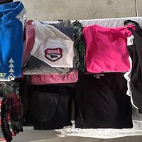 Stock borse e abbigliamento estivo