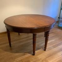 Tavolo in noce ottocentesco