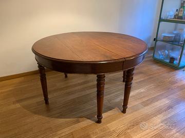 Tavolo in noce ottocentesco