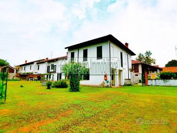Rustico / Casale di 1600 m² con più di 5 locali e 