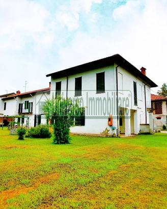 Rustico / Casale di 1600 m² con più di 5 locali e 