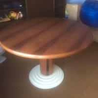 Tavolo rotondo con base in marmo bianco