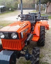 TRATTORE KUBOTA TARGATO