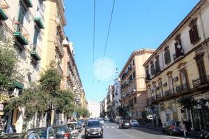 3 LOCALI A NAPOLI