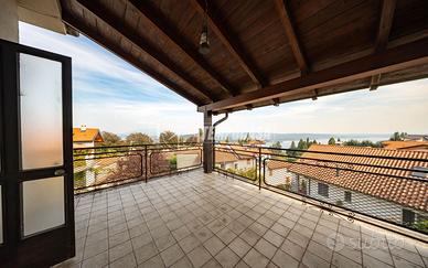 Casa indipendente vista lago
