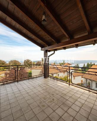 Casa indipendente vista lago