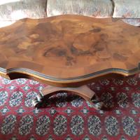 Tavolino intarsiato in radica di noce