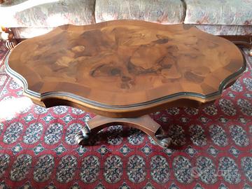 Tavolino intarsiato in radica di noce