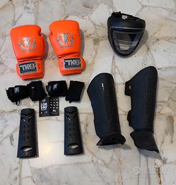 Kit Kick boxing/muay thai guantoni, paratibie ecc.