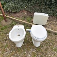 Sanitari Bagno wc bidet e cassetta bianchi