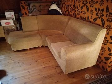 divano ad angolo arrotondato