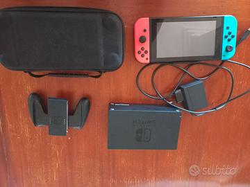 Nintendo Switch 1 Standard e custodia nera