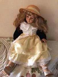 Bambola Fiba con vestito, cappello e scarpe