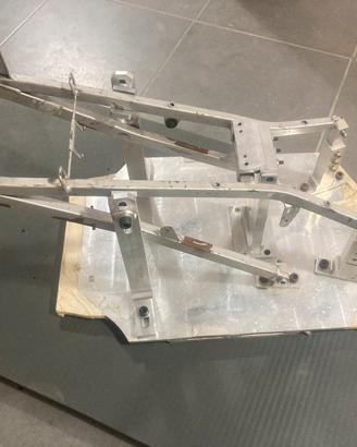 ATTREZZATURA PER TELAIETTO SUZUKI RGV 250 VJ22