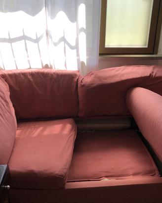 Divano letto in discrete condizioni