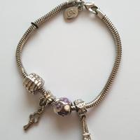 Braccialetto con 4 charmes e due fermi in acciaio
