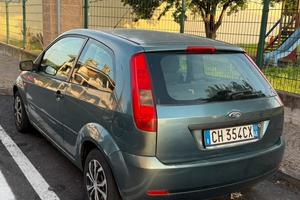 Fiesta anno 2005 , 150000 km  benzina