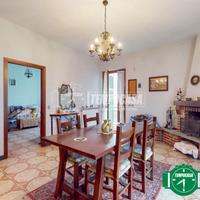 CASA SEMI INDIPENDENTE CON GIARDINO E TERRENO