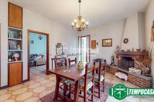 CASA SEMI INDIPENDENTE CON GIARDINO E TERRENO