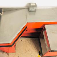 Banco cassa con mobile e scanner