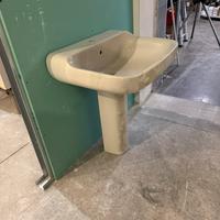Lavabo con colonna
