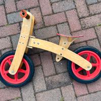 Bicicletta a pedali per bambini