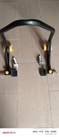 cavalletto per moto altri due accessori .perfetto
