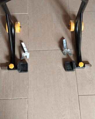 cavalletto per moto altri due accessori .perfetto
