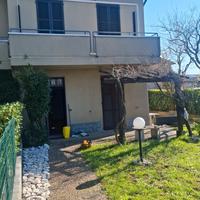 Bifamiliare con giardino privato