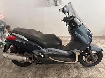 YAMAHA XMAX 125