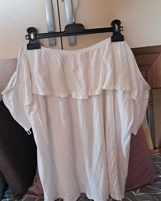 Maglia bianca con spalle scoperte