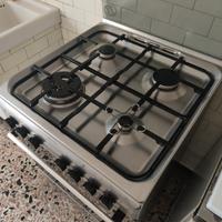 Cucina Hotpoint 4 fuochi con forno