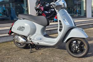 Piaggio Vespa 300 GTS hpe SUPER TECH 2.600 KM