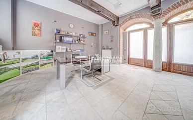 BORGOMANERO - NEGOZIO/LOCALE COMMERCIALE IN CENTRO