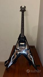 B.C. Rich KKV (Kerry King Slayer) con Custodia