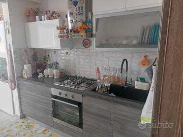 Cucina completa e moderna 