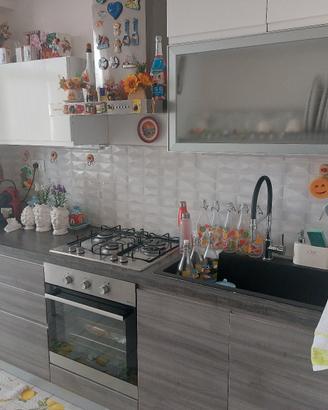 Cucina completa e moderna 