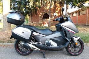 Honda Integra 750 S DCT - Tagliandata - Gommata