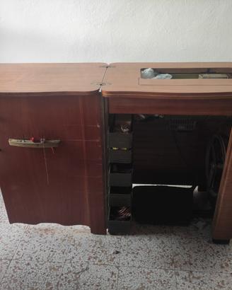 Macchina da cucire + mobile in legno
