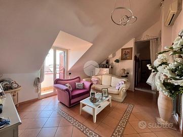 4 LOCALI A GIUGLIANO IN CAMPANIA