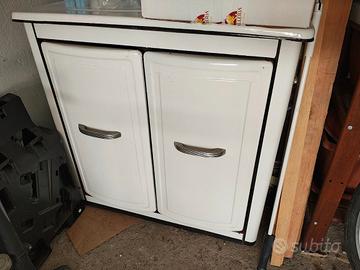 Mobiletto vintage smaltato stile classico