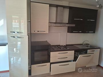 Cucina 330 cm.