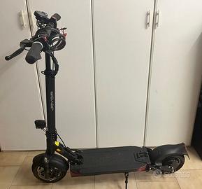 Monopattino elettrico Joyor seminuovo