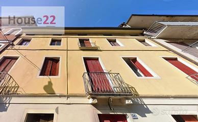 INTERA PALAZZINA Mq 700 in centro a RECOARO TERME