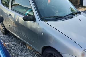 Fiat 600 grigia 2003
