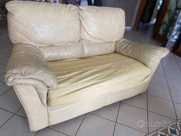 Coppia divani in vera pelle + copri sedute 400)