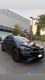 Mercedes GLA 200d pacchetto AMG FULL BLACK