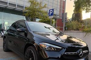 Mercedes GLA 200d pacchetto AMG FULL BLACK